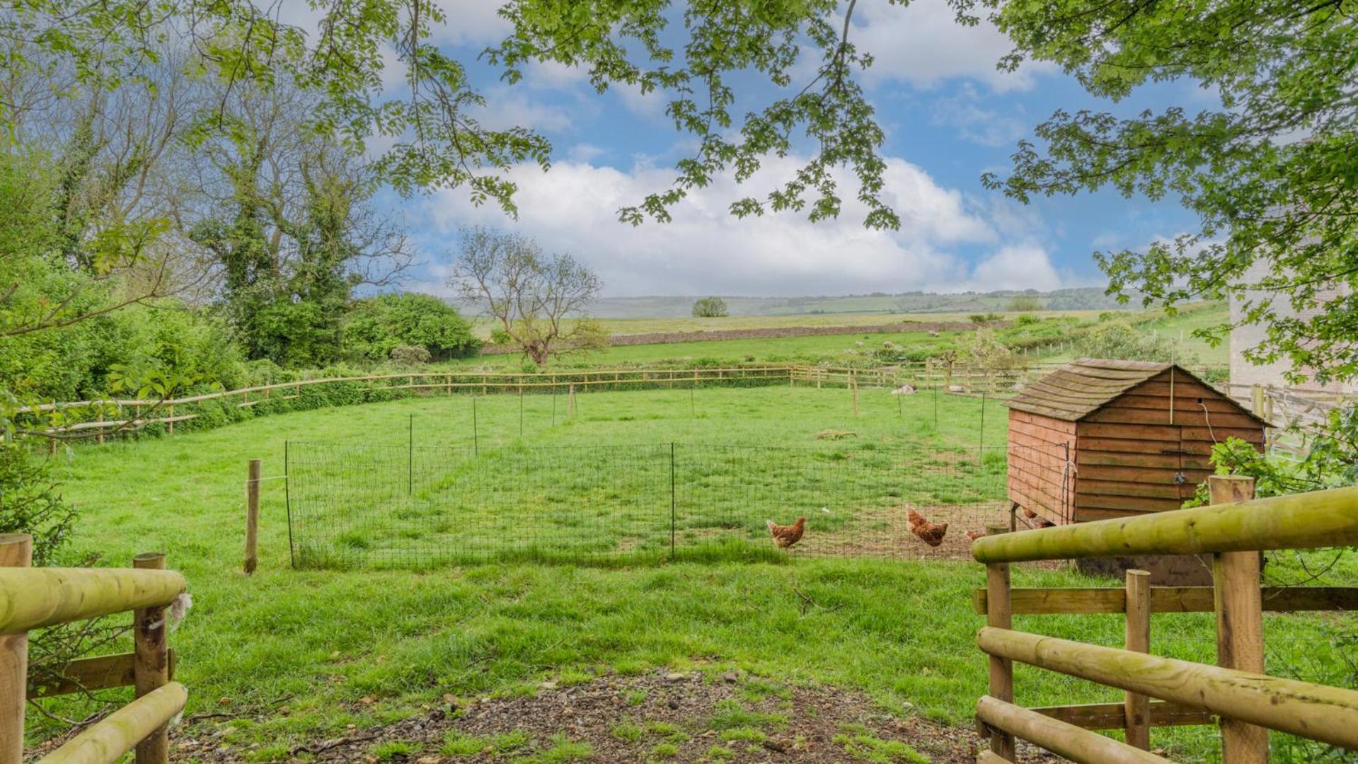 Old Stables, Little Ballthorns Farm Cold Ashton エクステリア 写真